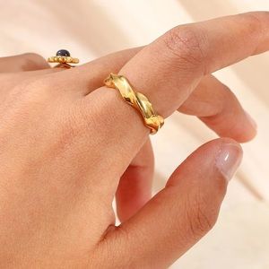 New Minimalist 18k Gold Ocean Wave Shape Ring